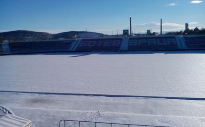 Снегът създава главоболия за Ботев Враца
