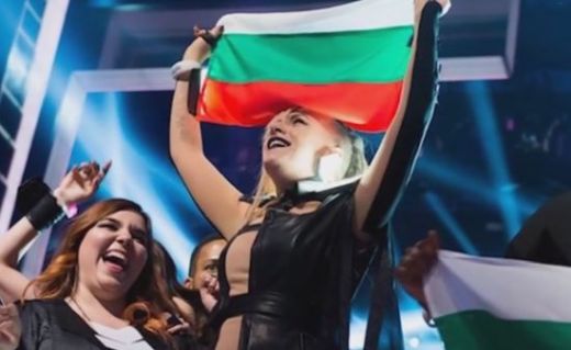 Как фенове на Поли по света пеят „Дай ми любовта