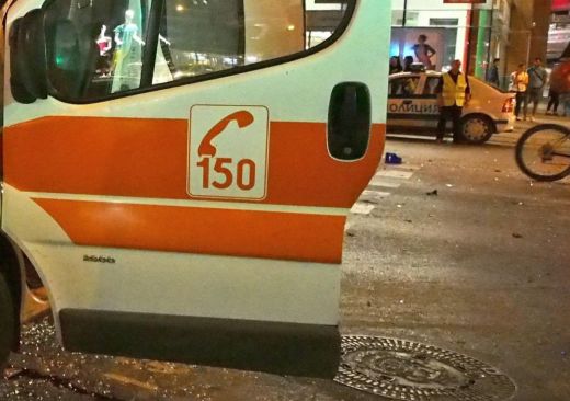 Кошмар! Две жени и 8-годишно дете пометени на пешеходни пътеки в Бургас