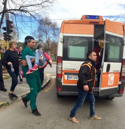 Бивш полицай помете с "Голф" дете на зебра (галерия)