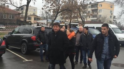 ЕКСКЛУЗИВНИ СНИМКИ: Бъдещите собственици на Ботев Пловдив Чандъров и Самуилов пристигнаха в Коматево за Дербито