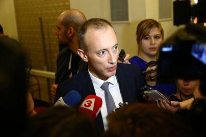 Министър Вълчев: НИМХ категорично иска развод, а БАН не дава