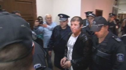 Искат 900 бона кръвнина от наследник на Златко Баретата