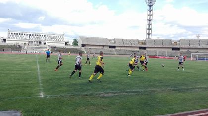 Докато батковците показваха Купата, юношите разпиляха Ботев Враца