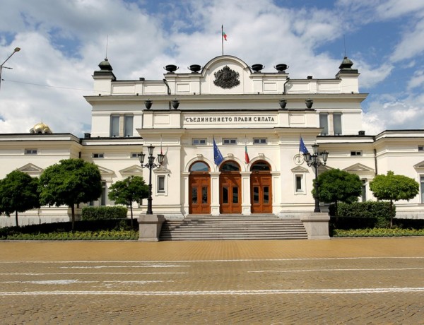 Скандал в парламента, искат оставката на зам.-председател