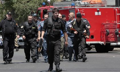 Четвърти ден на заложническата драма в Армения