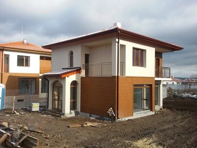 Готови са 10 нови къщи в Хитрино 1 г. след взрива, взел 7 жертви