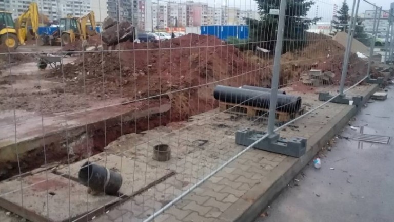 Протест в пловдивски квартал срещу нова ограда на болница