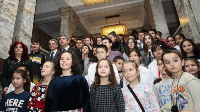 Селфи с президента пред камата и сабята на Левски