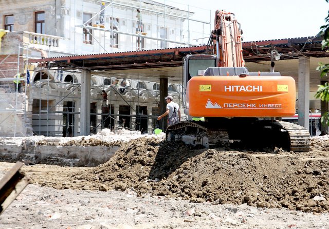 Хотел на 5 етажа вдигат на гарата