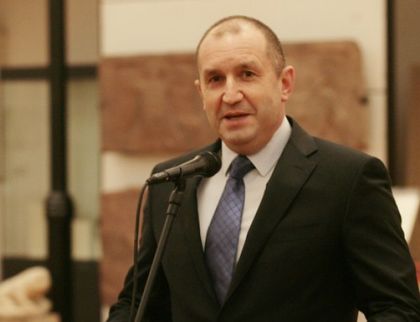 Радев към МВР: Върнете доверието в демокрацията