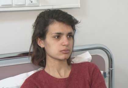 Какво се случва с Антония, останала без крака след хвърляне под влак (ВИДЕО)