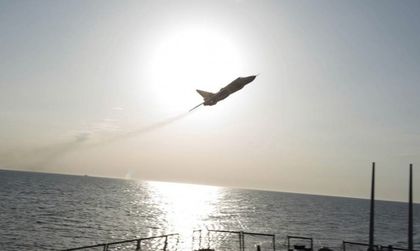 Опасна близост: Руски военни самолети над US боен кораб