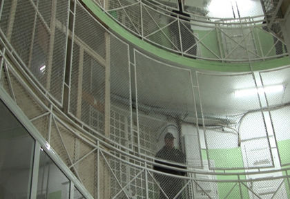 Прокуратурата с горещи подробности за безумните надзиратели и опасния затворник, пуснат да щъка на свобода!
