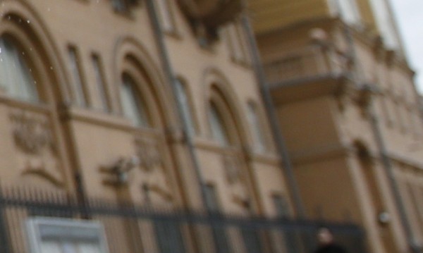 Заподозряха в шпионаж руска служителка в US посолството