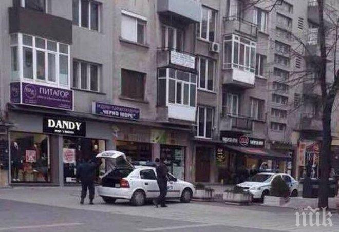 ИЗВЪНРЕДНО! Здравеняк извади нож на ченгета в Бургас