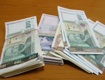 Средната заплата мина над 1000 лв.