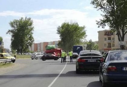 Тежка катастрофа край Слънчев бряг, пострадал е моторист