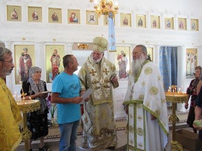 След 10 години: Осветиха нов храм в дуловското село Козяк