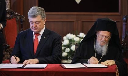 Стъпка напред: Вартоломей подписа за църквата на Украйна
