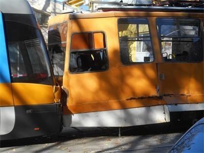 Уволняват ватманката блъснала трамваите