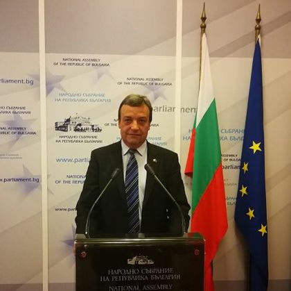 Народният представител от ГЕРБ д-р Александър Александров организира приемен ден в Брезник на 25 февруари