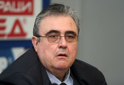 Шокиращ инцидент: Арестуваха 13-годишната дъщеря на известен политолог