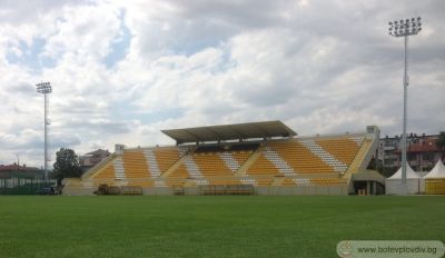 Ботев и Славия си скачат за отлепяне от дъното! Костов на трибуните!