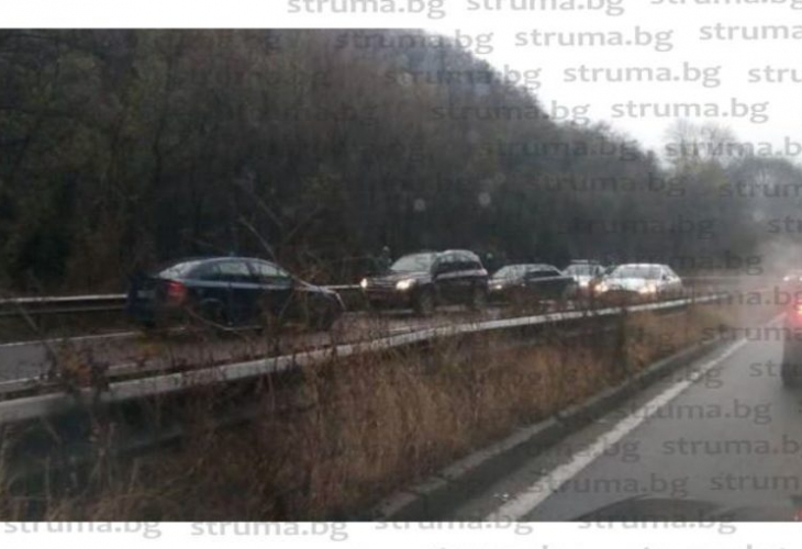 Зрелищна спецакция край Владая! Цивилни ченгета натръшкаха на пътя автокрадци, които... (СНИМКИ)