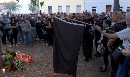 След убийството на германец от афганистанци: Траурен марш, полицаи на крак