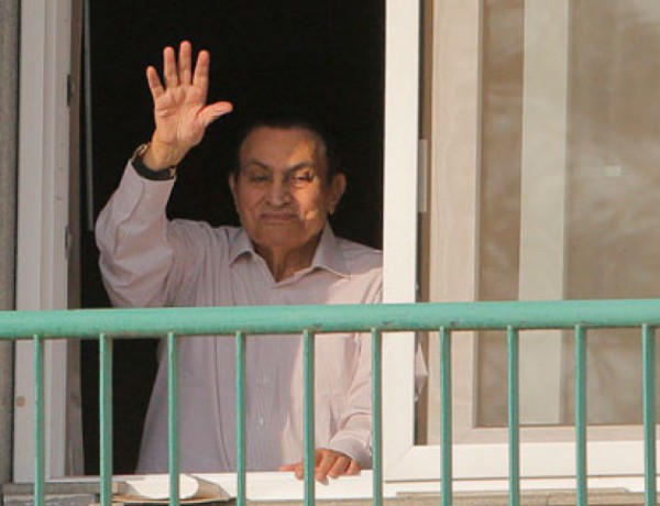 Бомба посрещна Хосни Мубарак