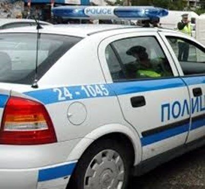Дрогиран шофьор крие трева и амфети в колата си