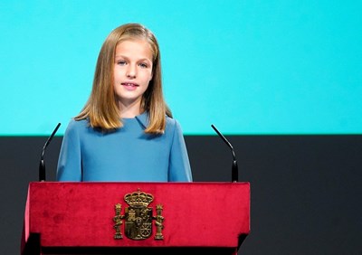 13-годишната испанска принцеса Леонор за първи път взе думата на официално събитие (Снимки)