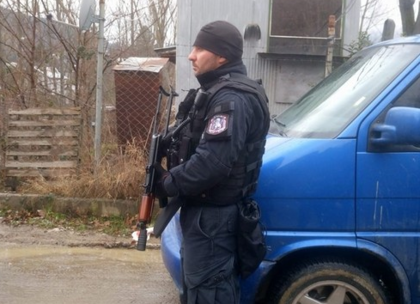 Извънредно! Разбиха нарколаборатория в бургаско село, има арестувани