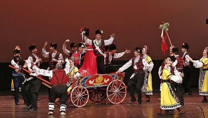 Ансамбъл "Българе" представя "Осмото чудо" на Античния тетатър