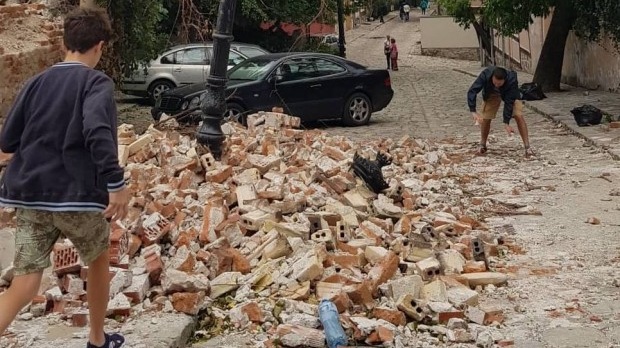 Ограда на частен имот се срути в Стария Пловдив
