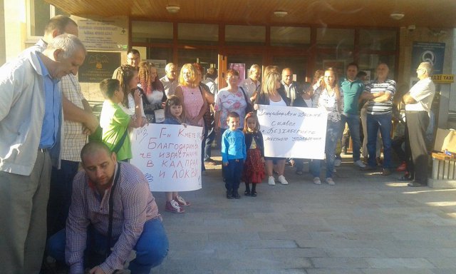 Бесни семейства си кръщават улицата на Бойко Борисов