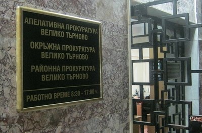 Пипнаха подпалвач, опожарил две леки коли във Великотърновско