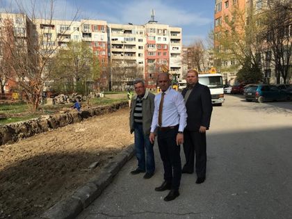 Строят нови паркинги в „Тракия”
