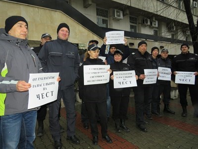 Надзирателите пак на протест, Цачева свиква национално съвещание
