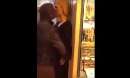 Мигрант налетя гнусно на... пластмасовата си изгора (18+)