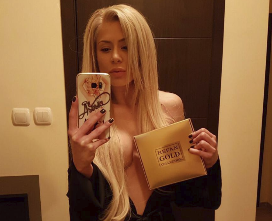 Ася Капчикова се пусна чисто гола (СНИМКИ 18+)