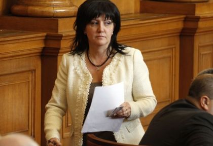 Караянчева: БСП пое курс на въоръжена борба и лъжливи внушения! Къде ще му излезе краят?