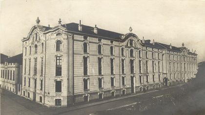 Представят