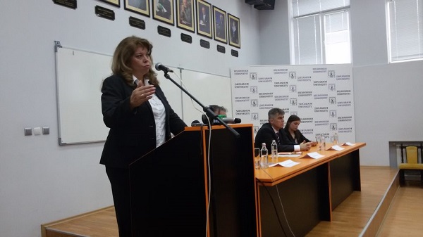 Шумен: Вицепрезидентът Илияна Йотова разговаря със студенти в града за предизвикателствата пред европейския проект