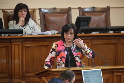 Нинова: Управляващите не мислят за народа, а пазят парите и благините си