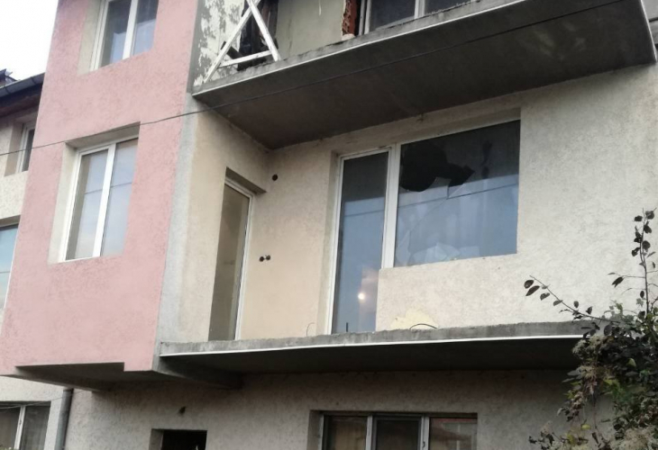 Униформени нахлуха в изоставена къща в София и се ококориха (СНИМКИ)
