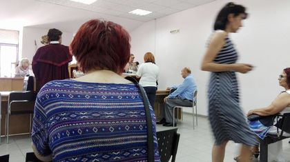 Пак греда! Отложиха делото срещу Цар Киро за плюнки и душене на журналисти СНИМКИ