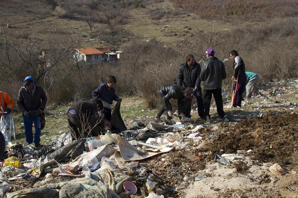 Над 140 чувала с отпадъци събраха жители на „Лозенец”