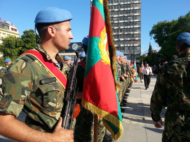 Бойци от всички поколения се събраха на празника на гарнизона СНИМКИ